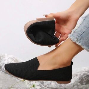 Women’s flat knitted shoes